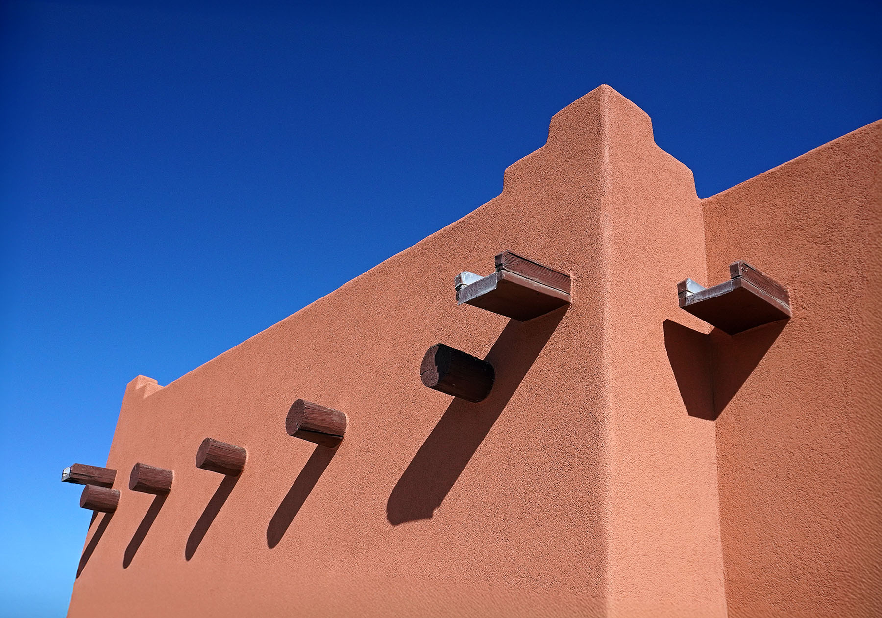 Flat roofed stucco home in Rio Rancho with newly repaired parapets